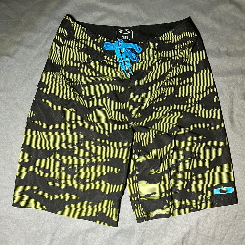 Oakley Board Shorts Men 30 Unique Green & Black Shorts~ Sand hopper~ Surfing